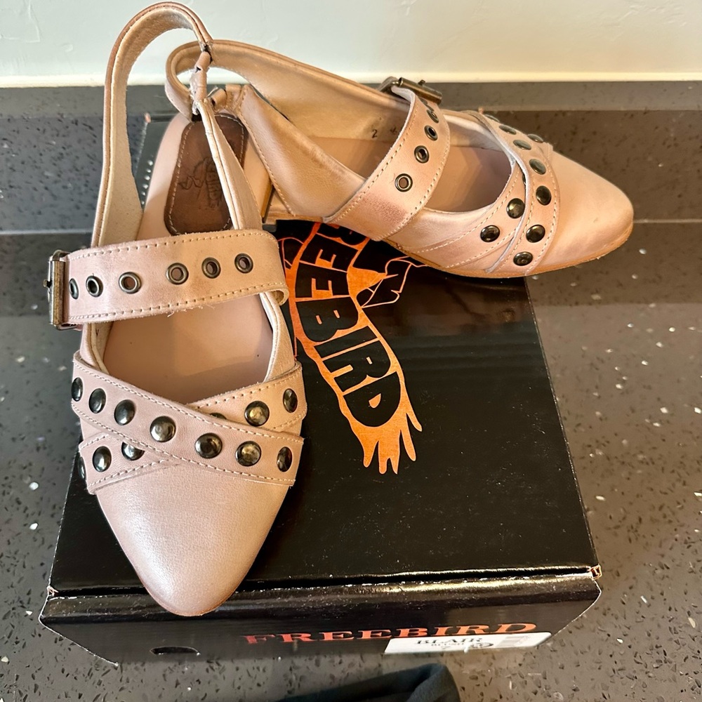 Freebird Women's Blair Blush Sandals - Picture 2 of 6
